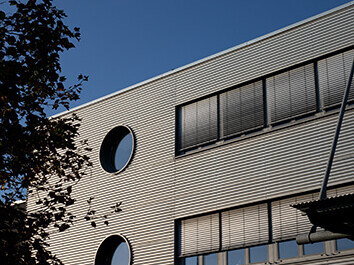 Foto der Außenfassade des BIT Standorts Karlsruhe.